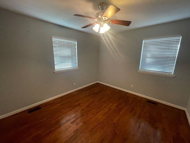 Building Photo - Home Located in Central Wilmington