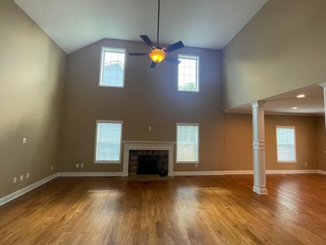 Building Photo - 1568 Sweet Clover Pk