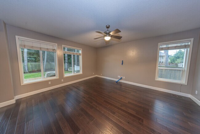 Building Photo - Spacious 4-Bedroom Home on Fisher’s Landing Cul-de-Sac