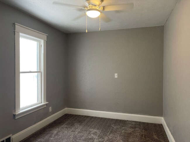 Building Photo - Comfortable 2-Bedroom Silvis Home!