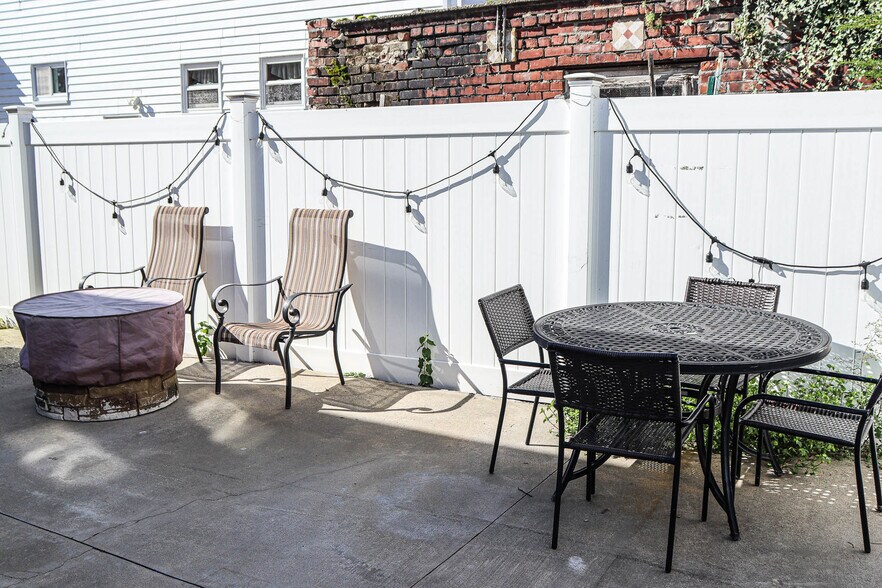 Building Photo - 36 Lancaster St