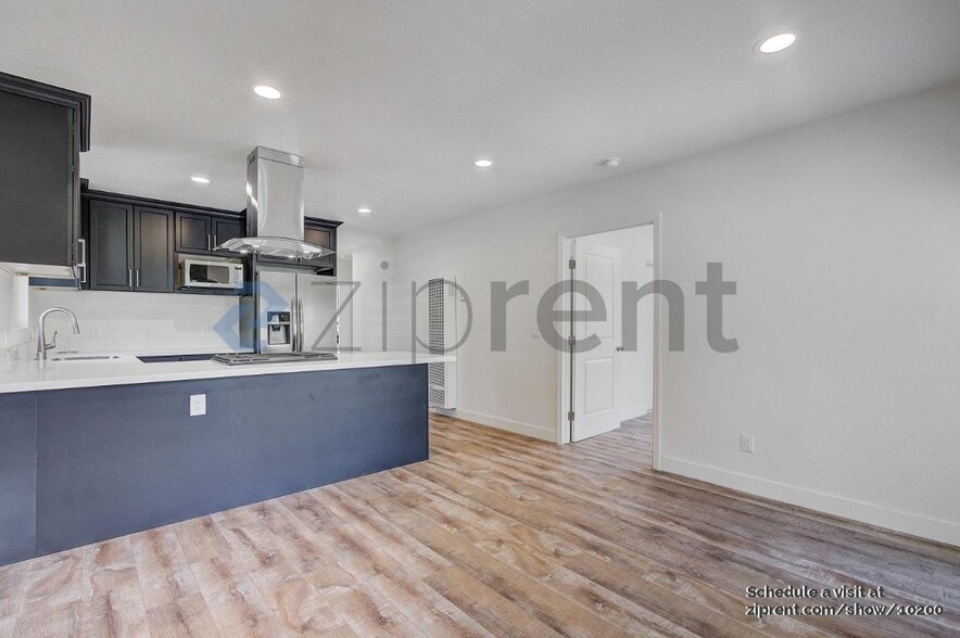 Building Photo - Unit