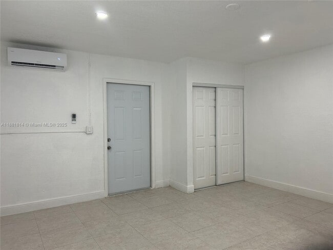 Building Photo - 2806 SW 35th Ave