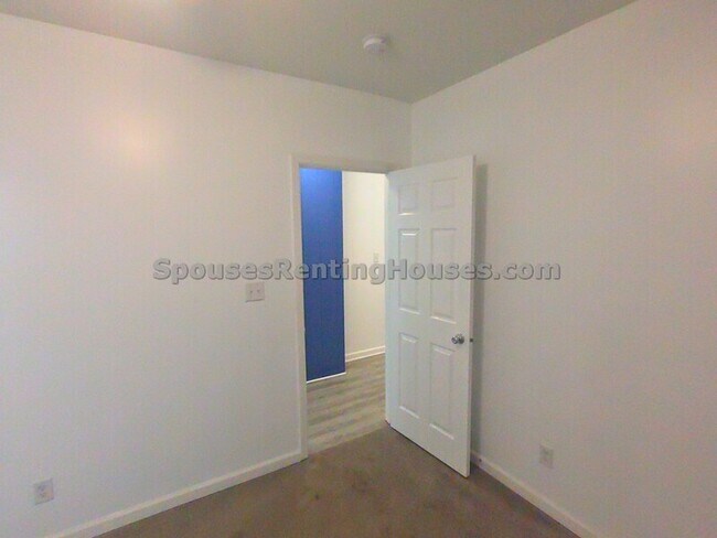 Building Photo - 3708 N Kenwood Ave