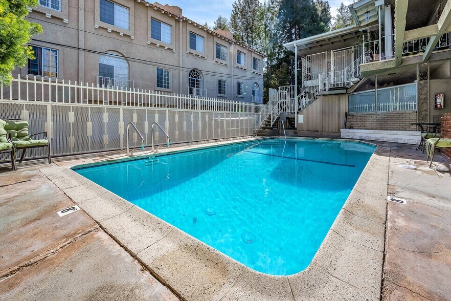 Building Photo - 14238 Dickens St