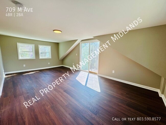 Building Photo - 709 M Ave