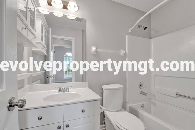 Building Photo - Newly Renovated Cordova Home!
