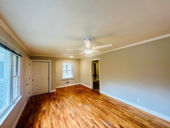 Building Photo - HINTON AVENUE - 4 Bedroom - Perfect for UN...