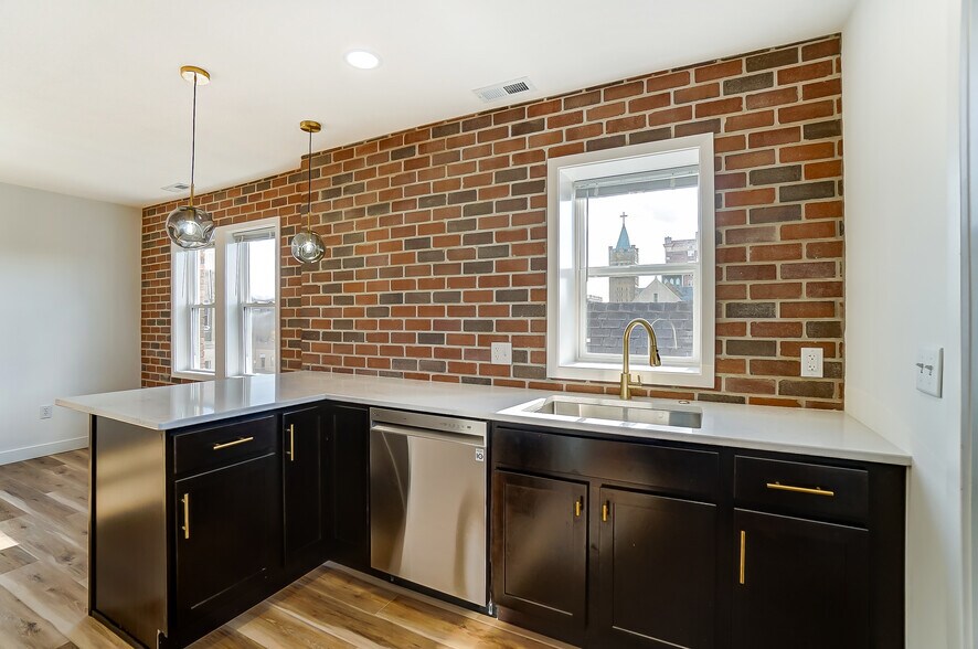 Building Photo - 309 N Elizabeth St