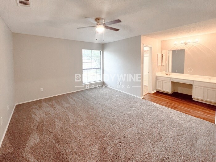 Building Photo - 129 E Bancroft Dr