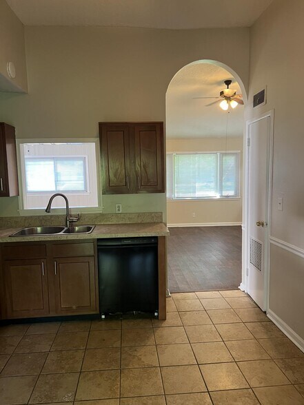 Building Photo - 13915 Petwood Blvd