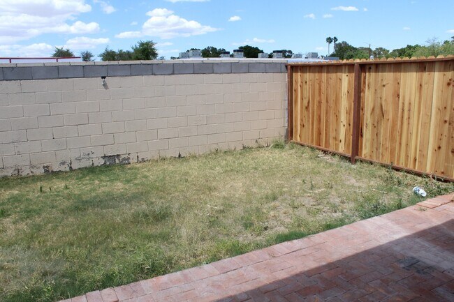 Building Photo - VILLA DE CORTEZ