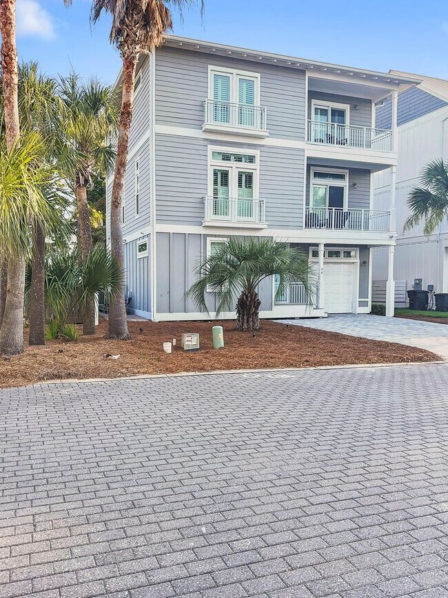 Building Photo - 50% off first months rent.  Remodeled 5 bedroom house with bikes – walking distance to the beach