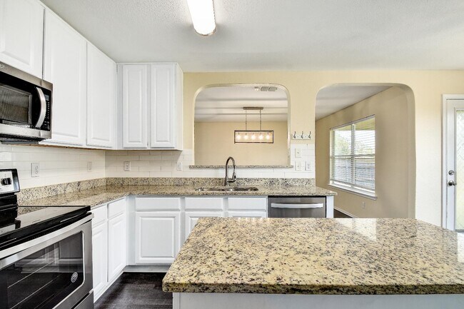 Building Photo - 410 Cardinal Way