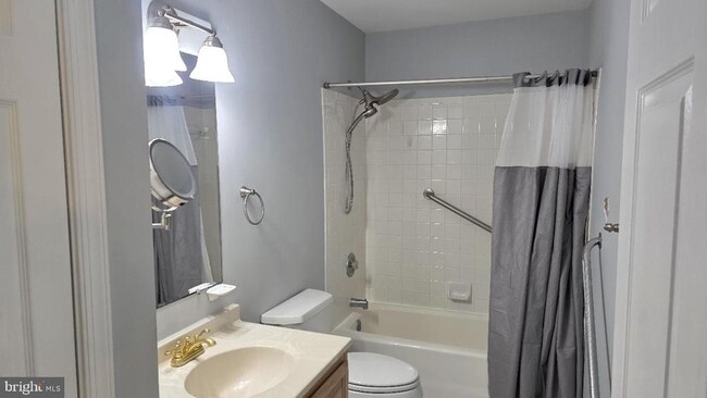 Building Photo - 2725 Vivians Way
