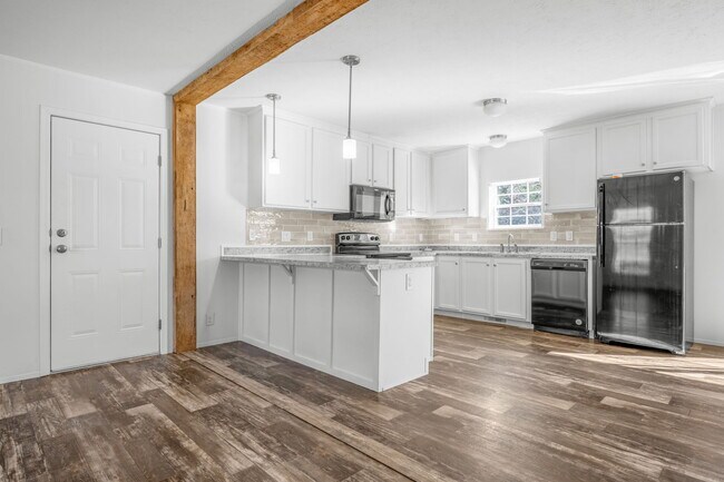 Building Photo - Sheridan Duplex Unit (no garage)