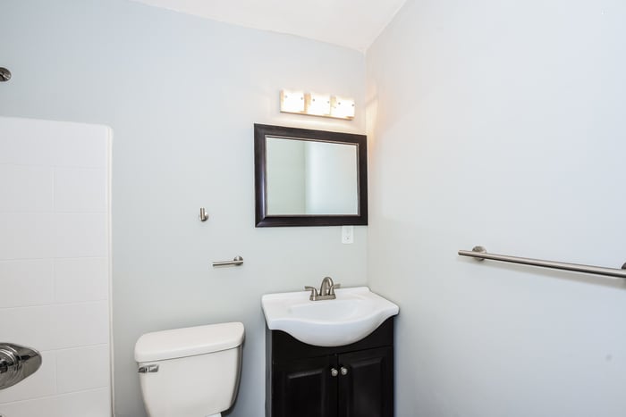 Building Photo - 434 Mockernut Ln