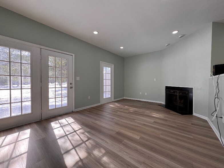 Building Photo - 106 Franklin Ct