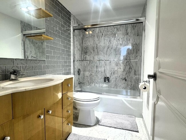 Building Photo - 2121 N Ocean Blvd