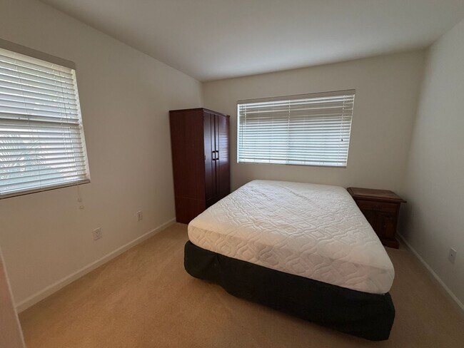 Building Photo - Spacious 4-Bedroom Ewa Beach Home with Den...