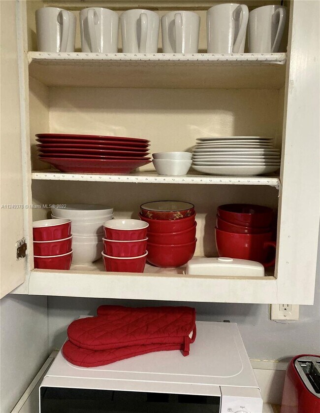 Building Photo - 2460 SW 18th Ave