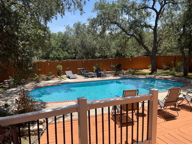 Building Photo - 4 Bedroom Oasis with Pool, Close to Milita...