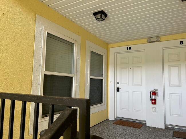 Building Photo - 2 Bed 2 Bath Condo in Gated Community with Balcony Views! Plenty of Amenities, Washer & Dryer and...