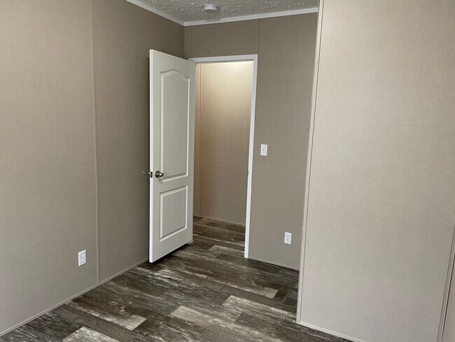 Building Photo - 3 BED, 2 BATH MOBILE HOME LOCATED IN THE DENTON AREA! $1,250 MONTH, $1,250 DEPOSIT.