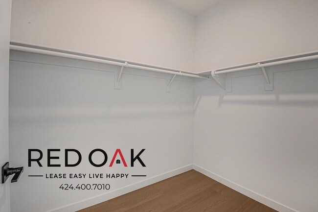 Building Photo - 856 S Gramercy Dr