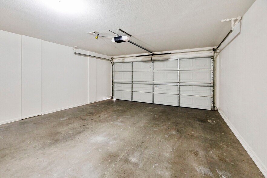 two car garage - 2404 W Silver Sage Ln