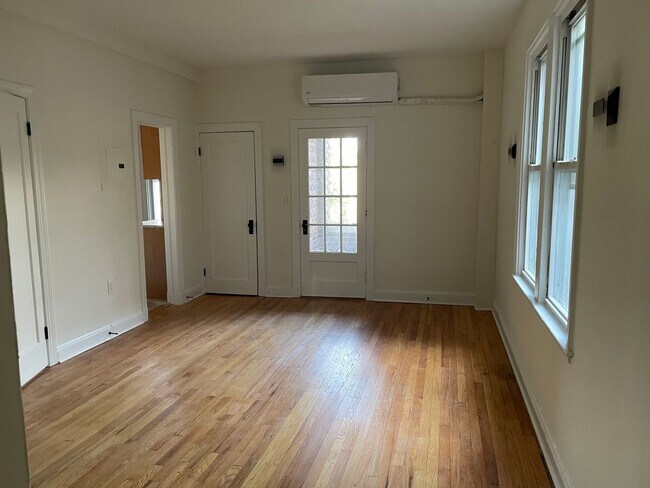 Building Photo - Newly Remodeled 1-Bedroom plus Den/Office Near JHU