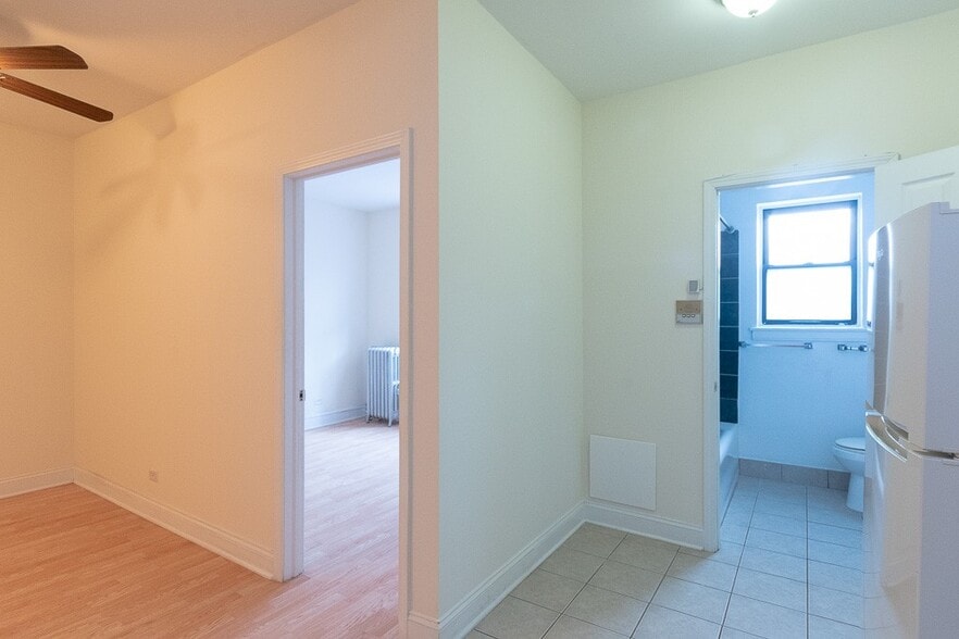 Building Photo - 4856 N Damen Ave