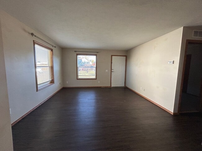 Building Photo - Cute 3 bedroom Duplex for Rent!