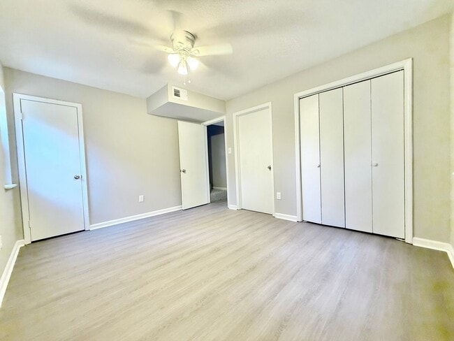 Building Photo - 92 Sycamore Cir