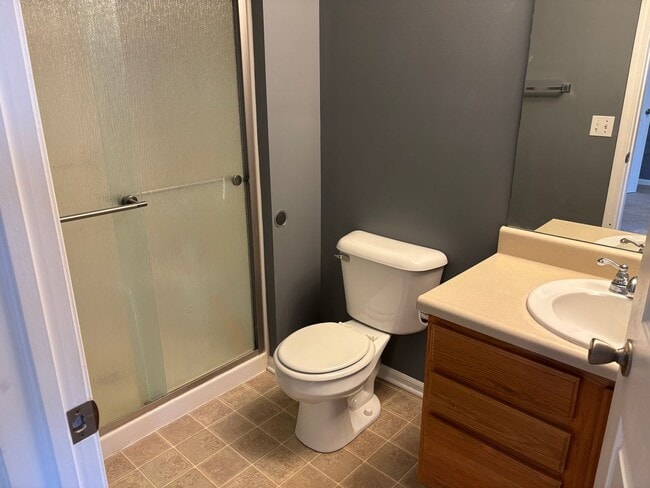 Building Photo - Knapps Corner Townhome available now. Forest Hills Schools