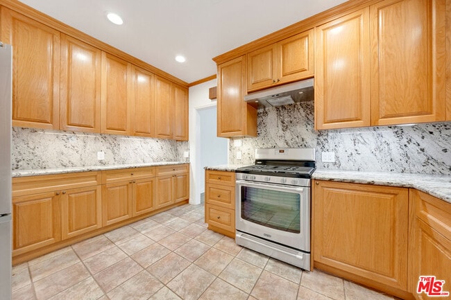 Building Photo - 844 19th St