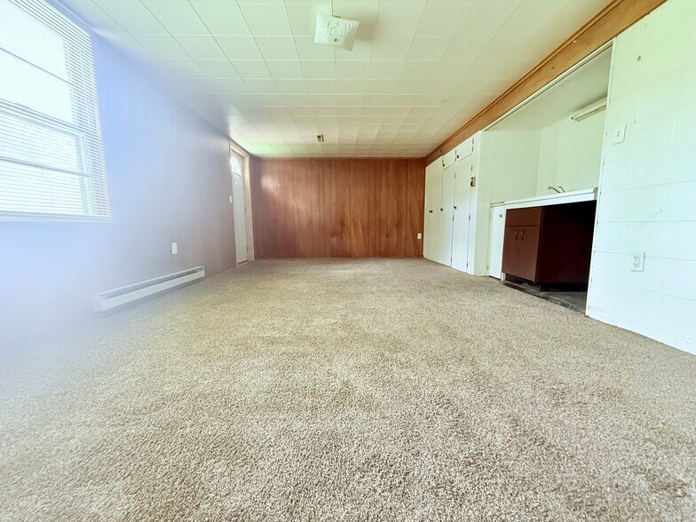Bed #4 - 2506 Iowa St