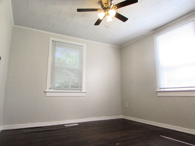 Building Photo - Cute - Updated 3 Bed/1 Bath Bungalow Style...