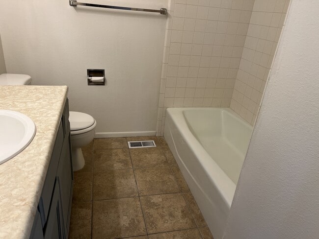 Building Photo - 307 N 1st St