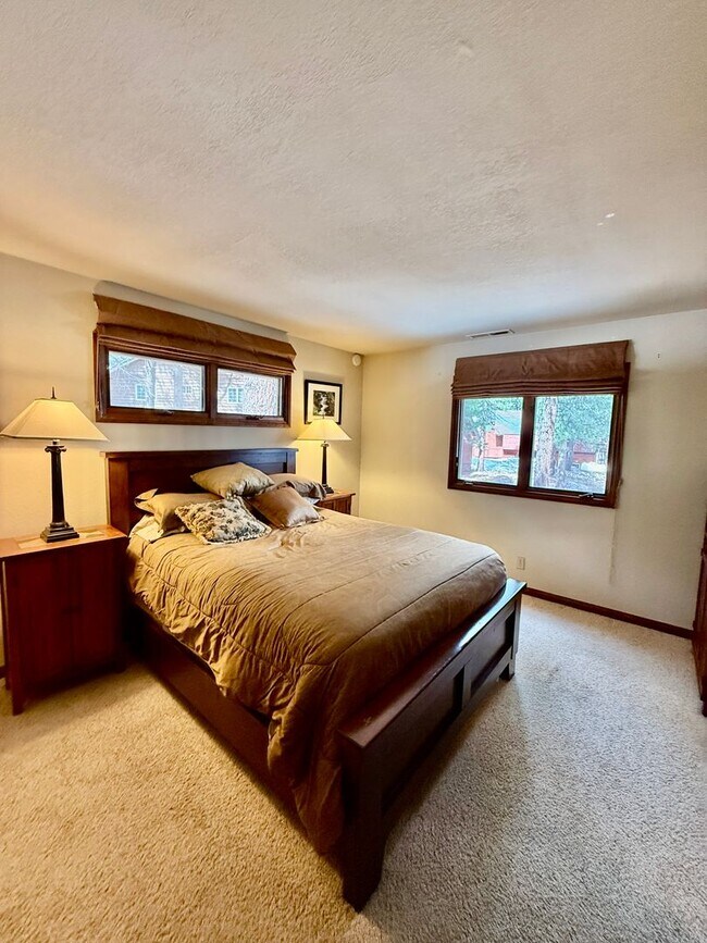 Building Photo - Furnished 3BD/2BA Near Eagle Lodge | Sunny Deck | Wood-Burning Fireplace | Garage