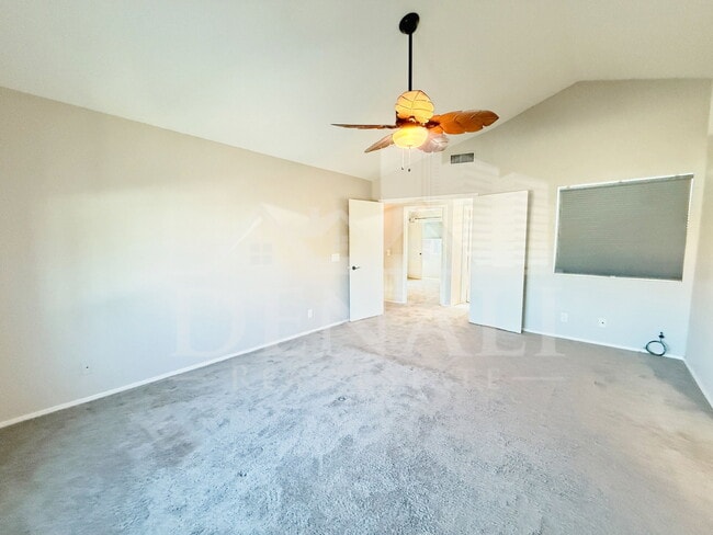 Building Photo - 1114 S Surfside Dr
