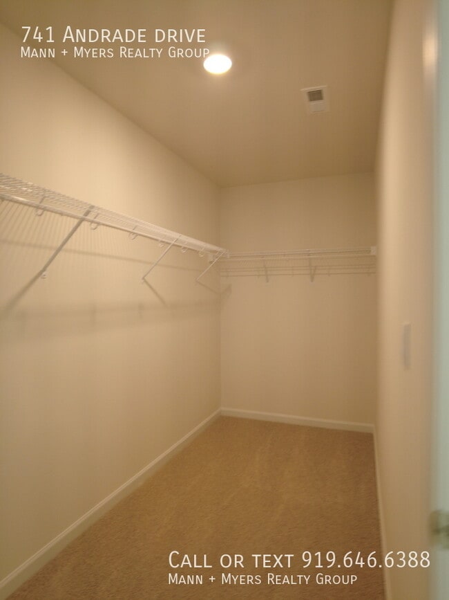 Building Photo - 741 Andrade Dr