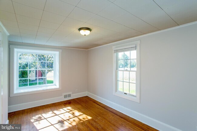 Building Photo - 766 Sergeantsville Rd