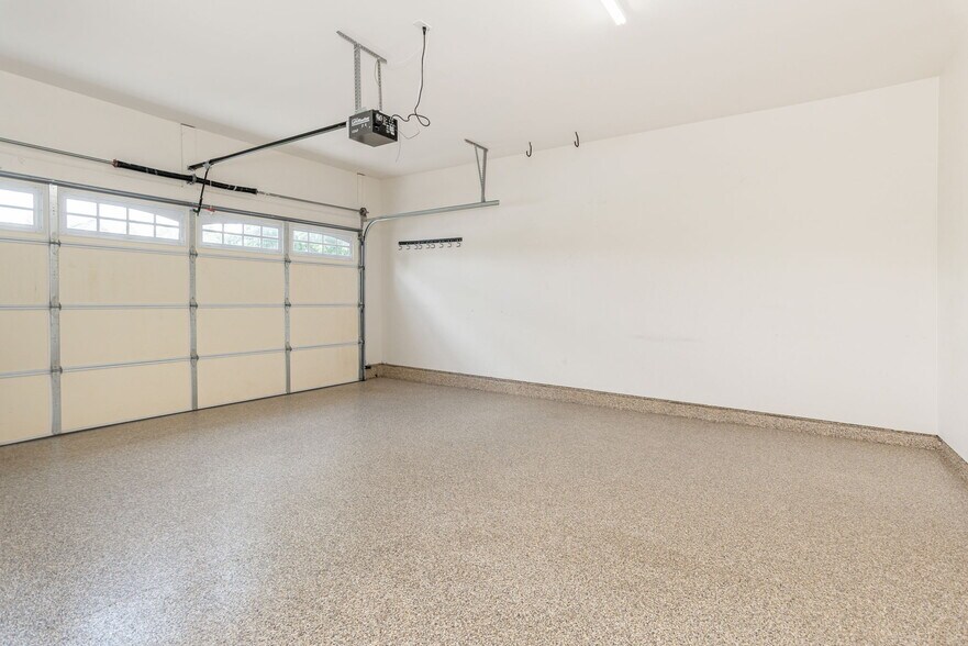 Building Photo - 35 Foxtail Ct