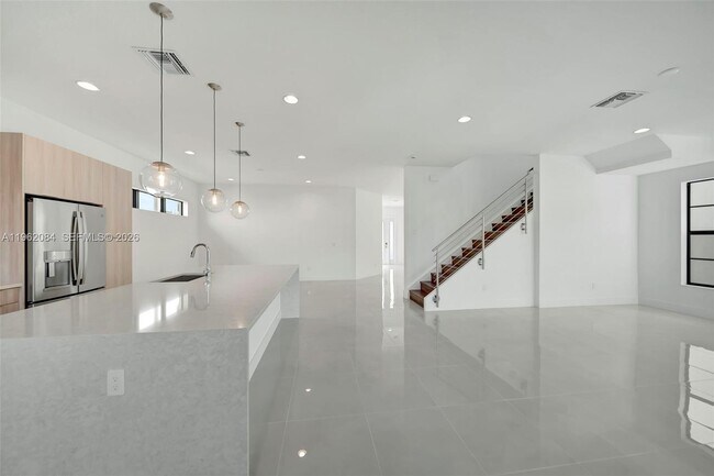 Building Photo - 1427 SW 23rd St