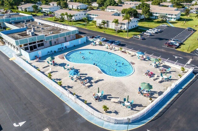 Building Photo - 340 Horizon W