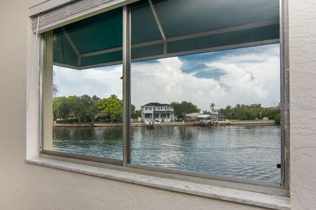 Building Photo - 1361 Snell Isle Blvd NE