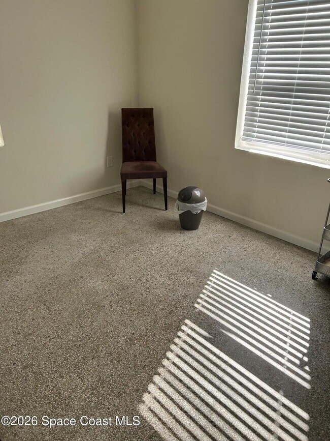 Building Photo - 1915 S Park Ave