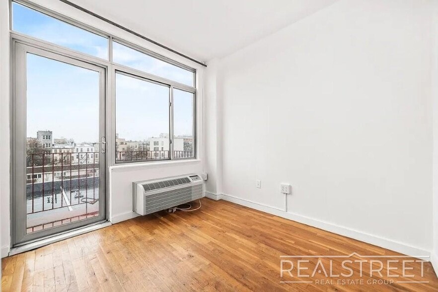 Building Photo - Modern 2-Bedroom Apartment with Private Balcony in Prime Bushwick
