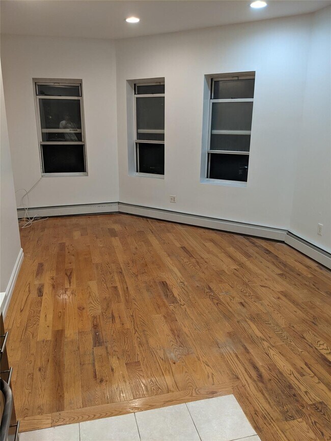 Building Photo - 1351 Putnam Ave